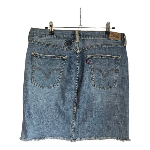 Levi Strauss Womens 12 Denim Skirt Light Blue Wash Button Fly Frayed Hem Floral - Picture 1 of 11